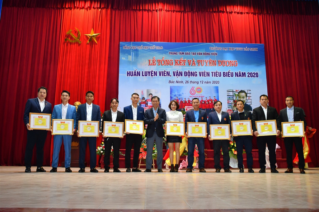 Trường Đại học TDTT Bắc Ninh Tổng kết và Tuyên dương HLV, VĐV tiêu biểu năm 2020 - Ảnh 1.