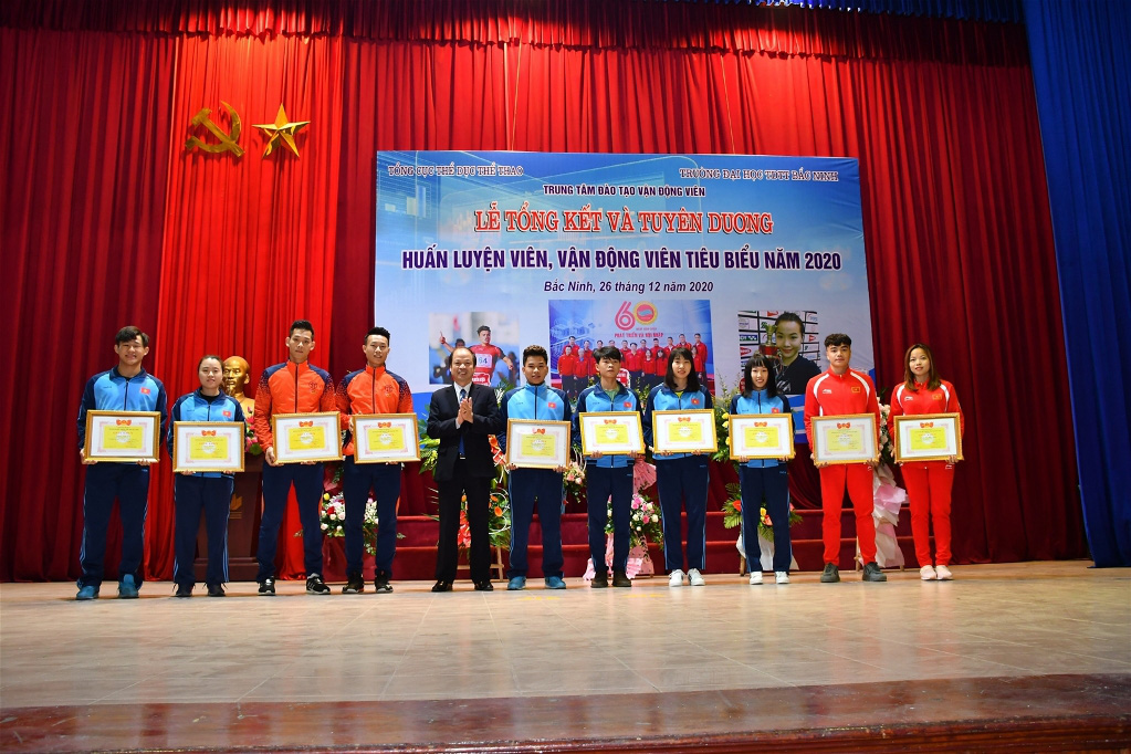 Trường Đại học TDTT Bắc Ninh Tổng kết và Tuyên dương HLV, VĐV tiêu biểu năm 2020 - Ảnh 2.