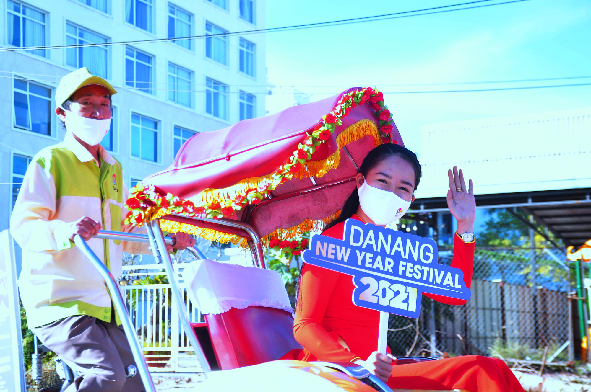 Diễu hành xích lô du lịch quảng bá Lễ hội &quot;Đà Nẵng – Chào Năm mới 2021&quot; - Ảnh 2.