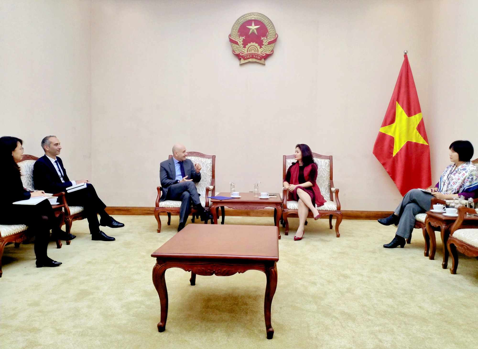 Cục trưởng Cục Hợp tác quốc tế Nguyễn Phương Hòa tiếp và làm việc  với Đại sứ Italia tại Việt Nam - Ảnh 1.