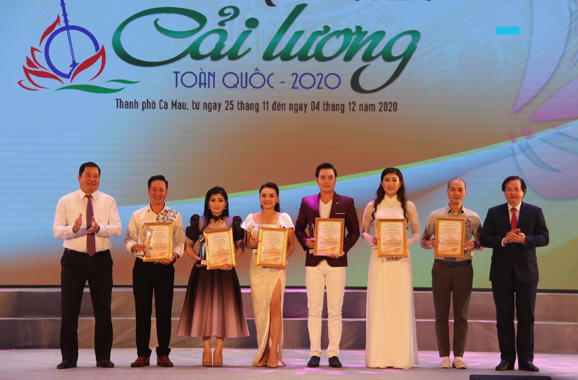 Cuộc thi tài năng trẻ diễn viên Cải lương toàn quốc - 2020: Nhiều tài năng được hé lộ - Ảnh 4.