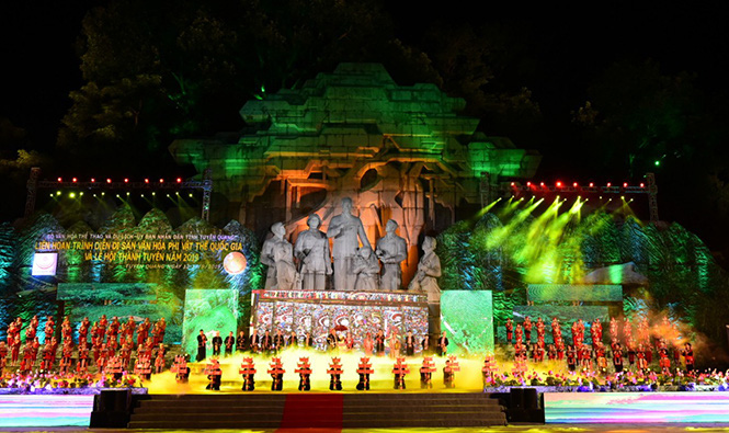 Tuyên Quang tổ chức đa dạng hoạt động văn hóa trong các ngày lễ lớn năm 2020 - Ảnh 1.