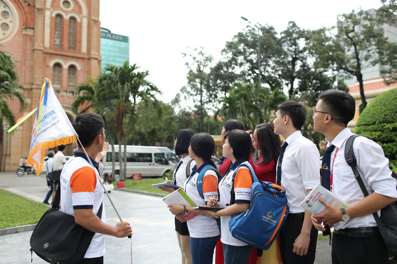 TP. Hồ Chí Minh cập nhật kiến thức cho hướng dẫn viên du lịch năm 2020 - Ảnh 1.