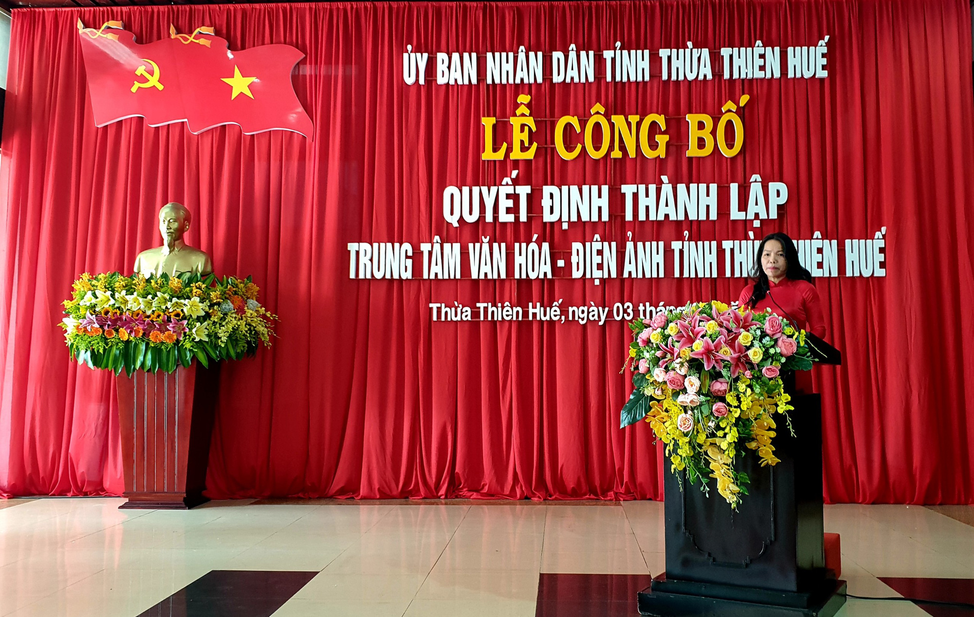 Lễ Công bố Quyết định thành lập Trung tâm Văn hóa - Điện ảnh tỉnh Thừa Thiên Huế và Quyết định điều động và bổ nhiệm Giám đốc Trung tâm Văn hóa - Điện ảnh. - Ảnh 2.