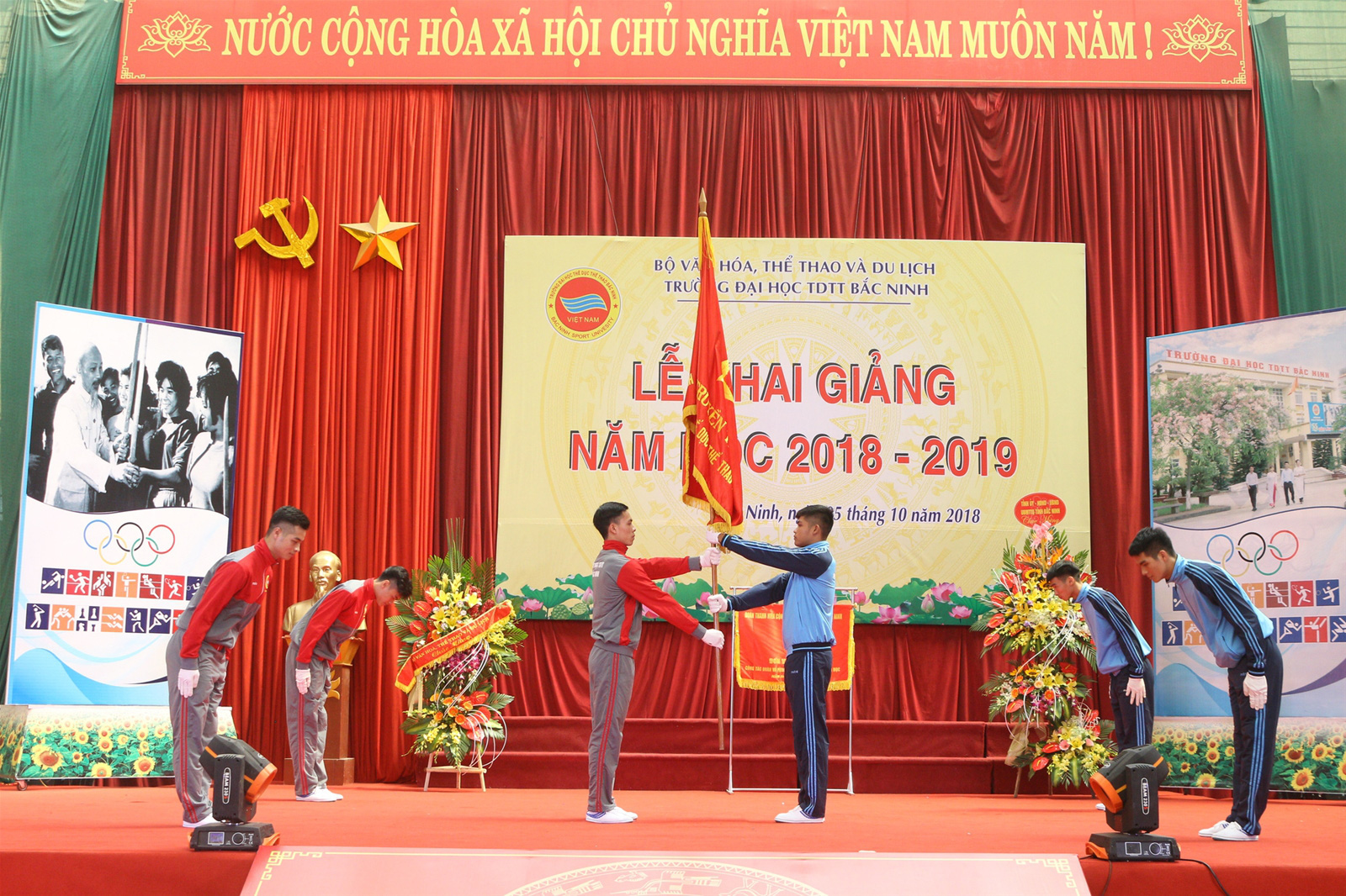 Trường Đại học Thể dục Thể thao Bắc Ninh lùi lịch học - Ảnh 1.