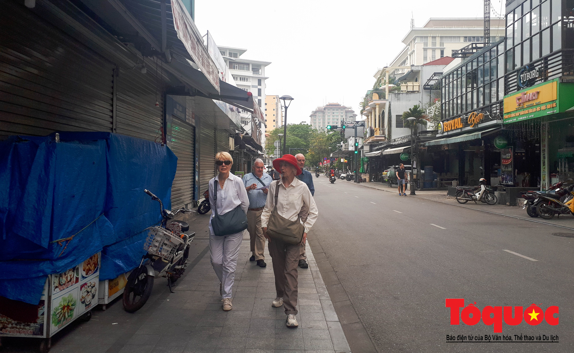 Huế tạm đóng cửa quán cà phê, điểm du lịch cộng đồng  - Ảnh 1.