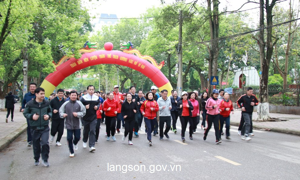 Lạng Sơn tạm lùi thời gian tổ chức Ngày chạy Olympic vì sức khỏe toàn dân - Ảnh 1.