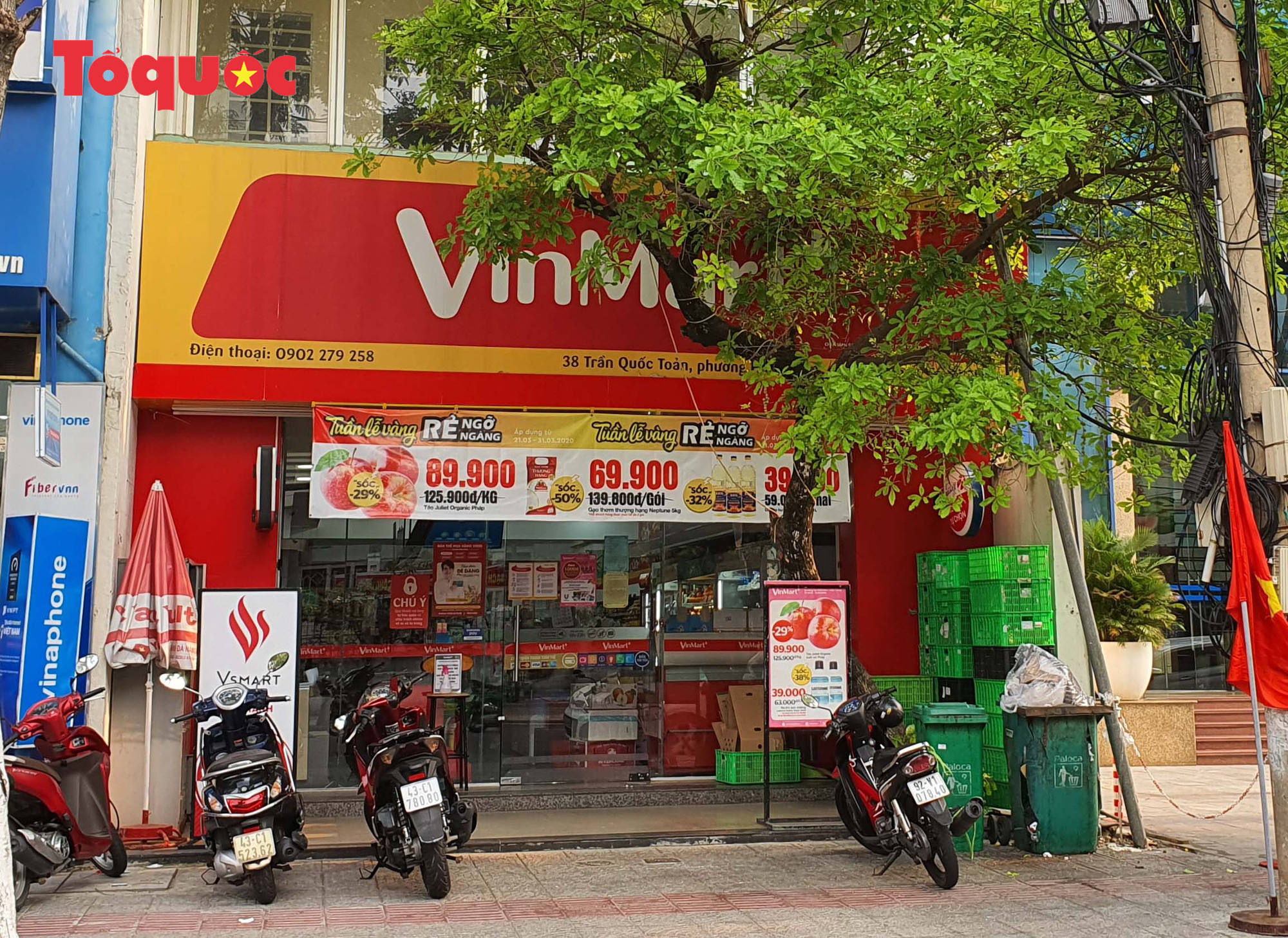 Nhiều tuyến phố ở Đà Nẵng vắng vẻ trong sáng ngày đầu tiên thực hiện cách ly toàn xã hội - Ảnh 13.