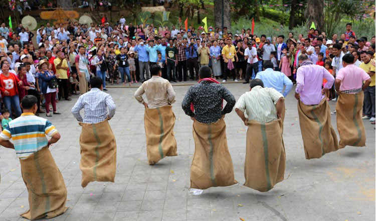 Campuchia hủy mọi hoạt động ăn mừng Tết cổ truyền  - Ảnh 1.