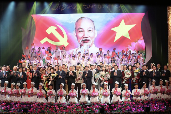 Đa dạng hóa hình thức tuyên truyền kỷ niệm 130 năm ngày sinh Chủ tịch Hồ Chí Minh - Ảnh 1.