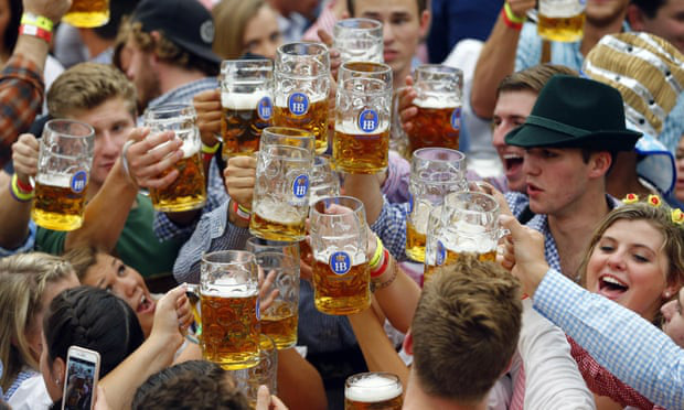 Đức hủy lễ hội bia lớn nhất thế giới Oktoberfest - Ảnh 1.