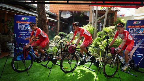 Giải đua xe đạp thực tế ảo đầu tiên tại Việt Nam: Cạnh tranh từ chặng đầu tiên - Ảnh 1.