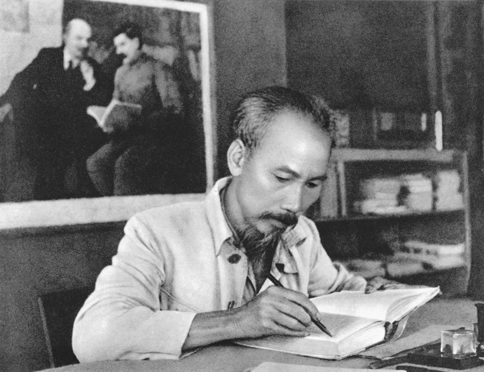 Lai Châu: Tuyên truyền và tổ chức các hoạt động kỷ niệm 130 năm Ngày sinh Chủ tịch Hồ Chí Minh  - Ảnh 1.