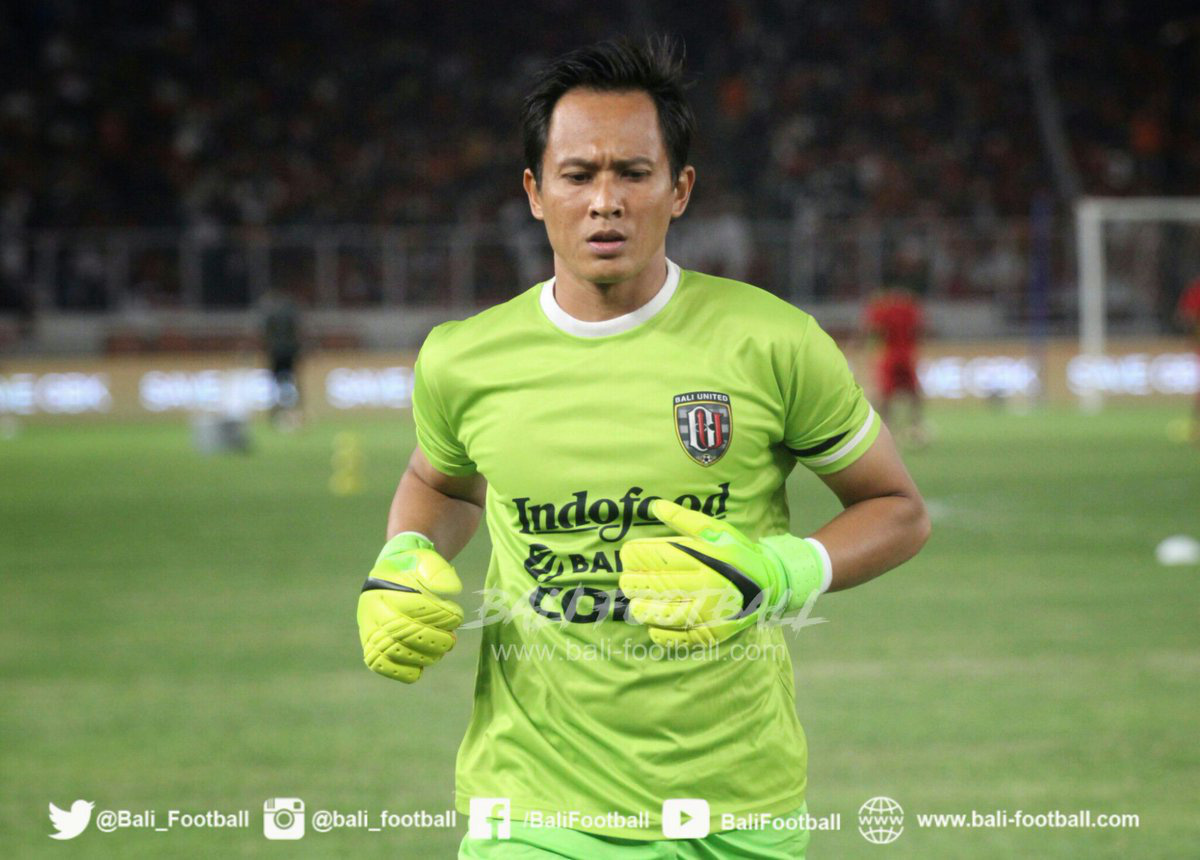 Góc lạ đời của bóng đá Indonesia: Cầu thủ luôn phải sẵn nghề tay trái từ nuôi bò, họa sĩ, bartender và có cả làm quan chức - Ảnh 1.