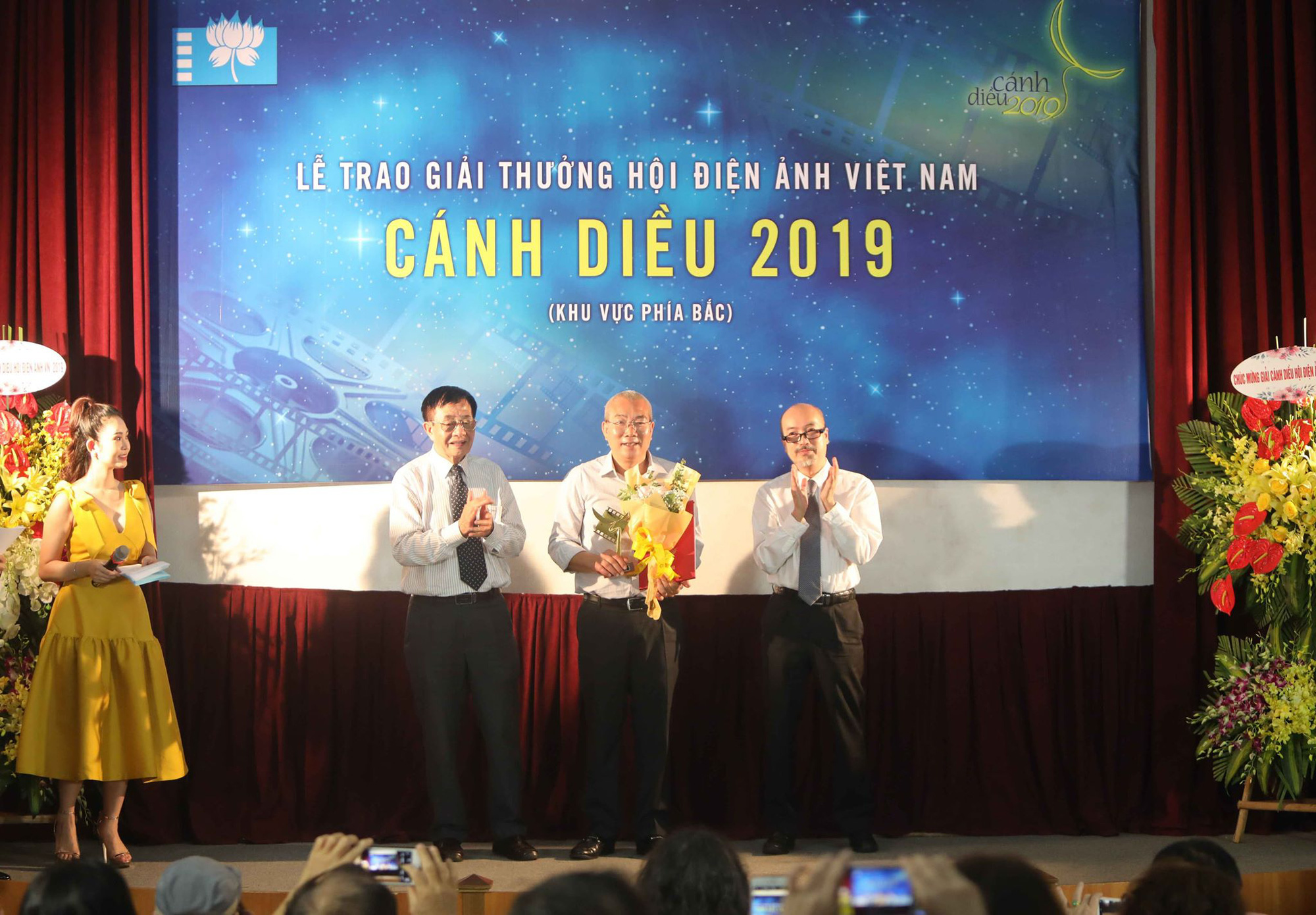 Hạnh phúc của mẹ thắng lớn tại Cánh diều vàng 2019 - Ảnh 1.