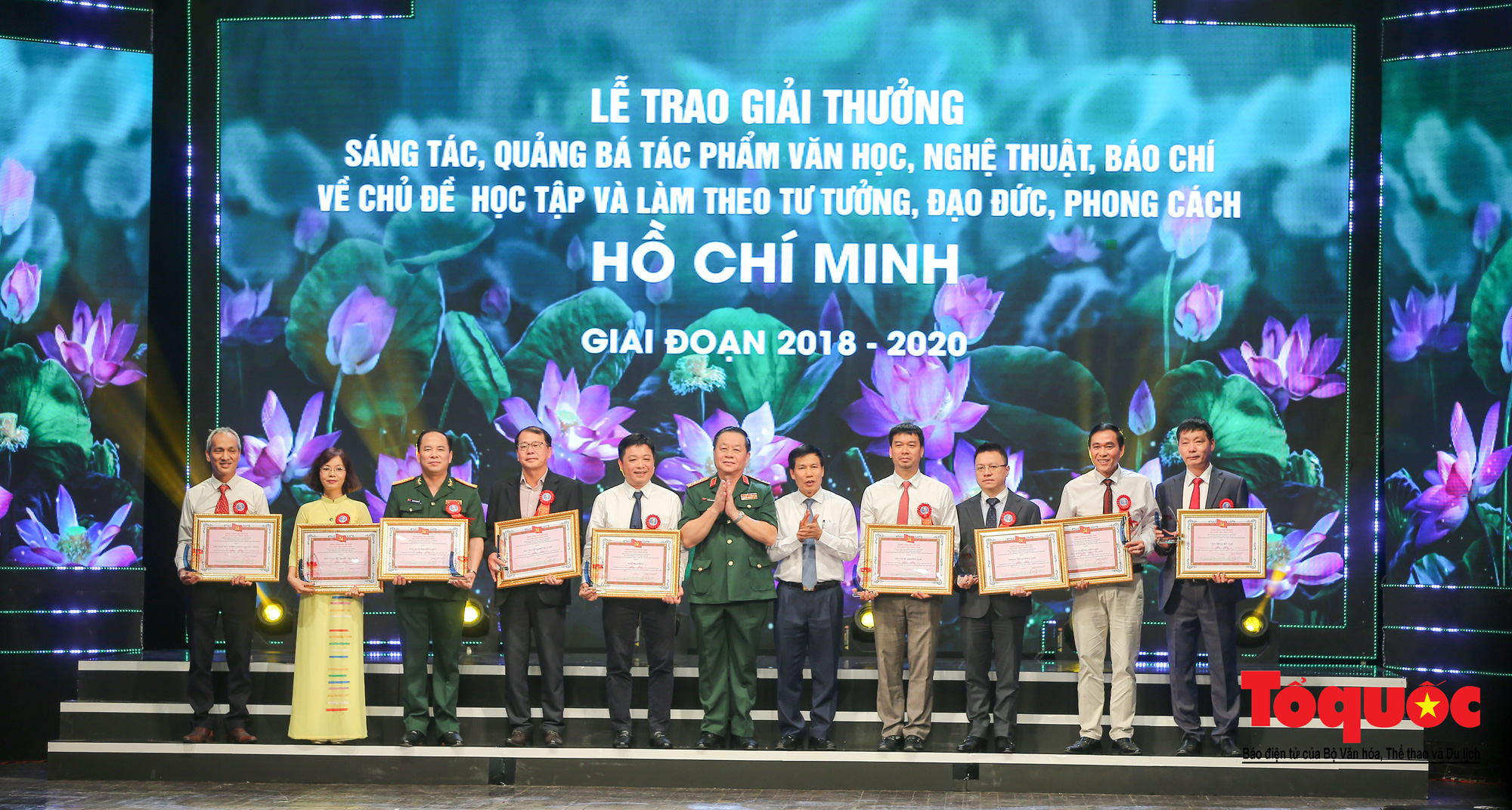 Lễ trao giải sáng tác chủ đề “Học tập và làm theo tư tưởng, đạo đức, phong cách Hồ Chí Minh” - Ảnh 11.
