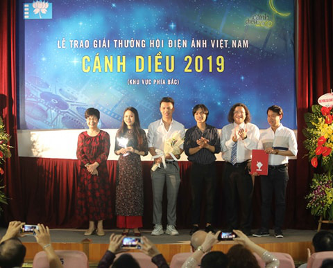 Hạnh phúc của mẹ thắng lớn tại Cánh diều vàng 2019 - Ảnh 3.