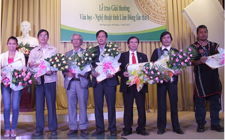 Tổ chức xét tặng Giải thưởng văn học, nghệ thuật tỉnh Lâm Đồng lần thứ II - Ảnh 1.