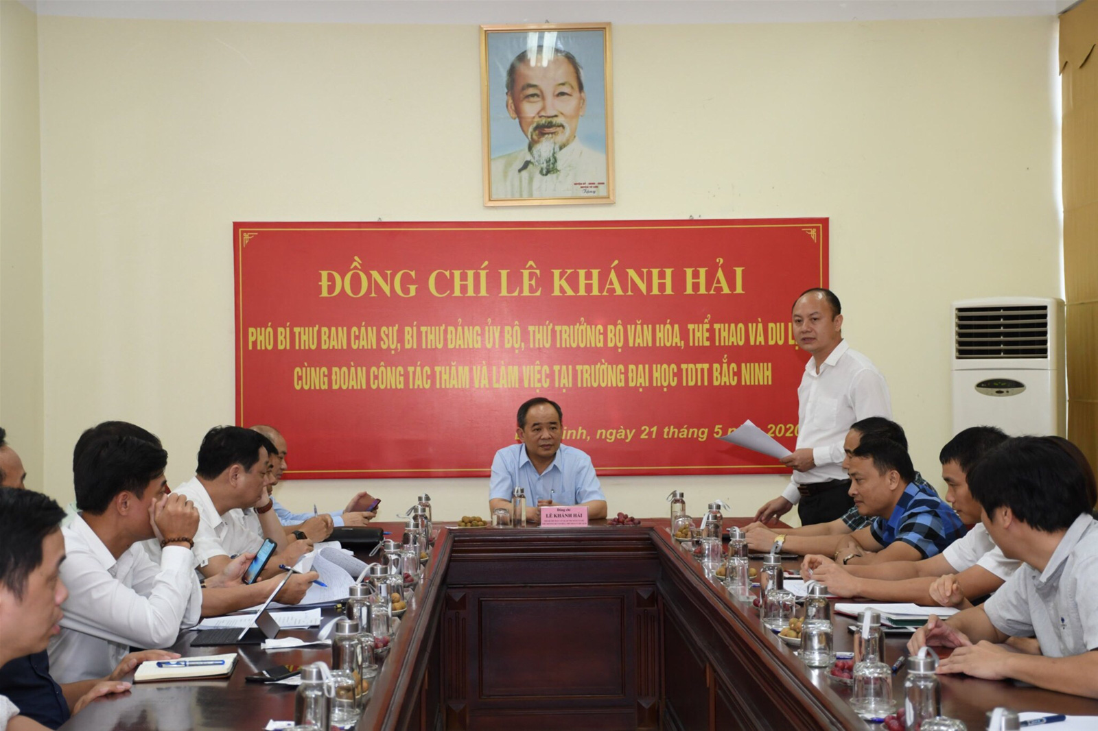 Thứ trưởng Lê Khánh Hải thăm và làm việc tại Trường Đại học TDTT Bắc Ninh - Ảnh 2.