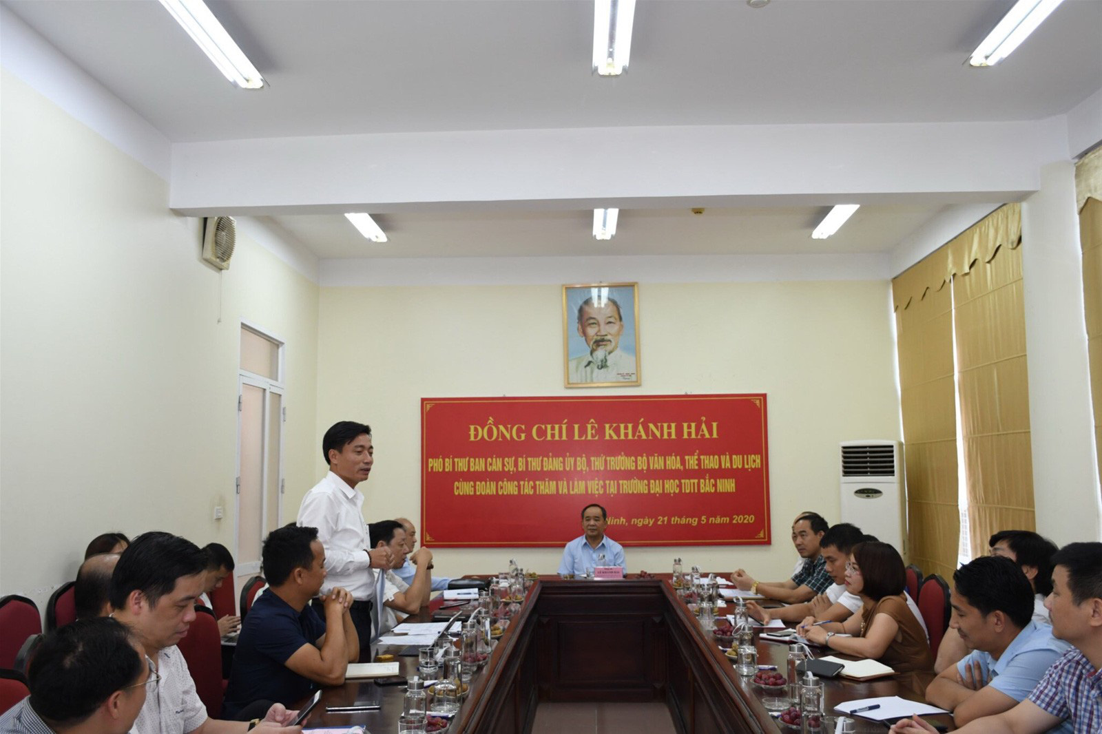 Thứ trưởng Lê Khánh Hải thăm và làm việc tại Trường Đại học TDTT Bắc Ninh - Ảnh 4.