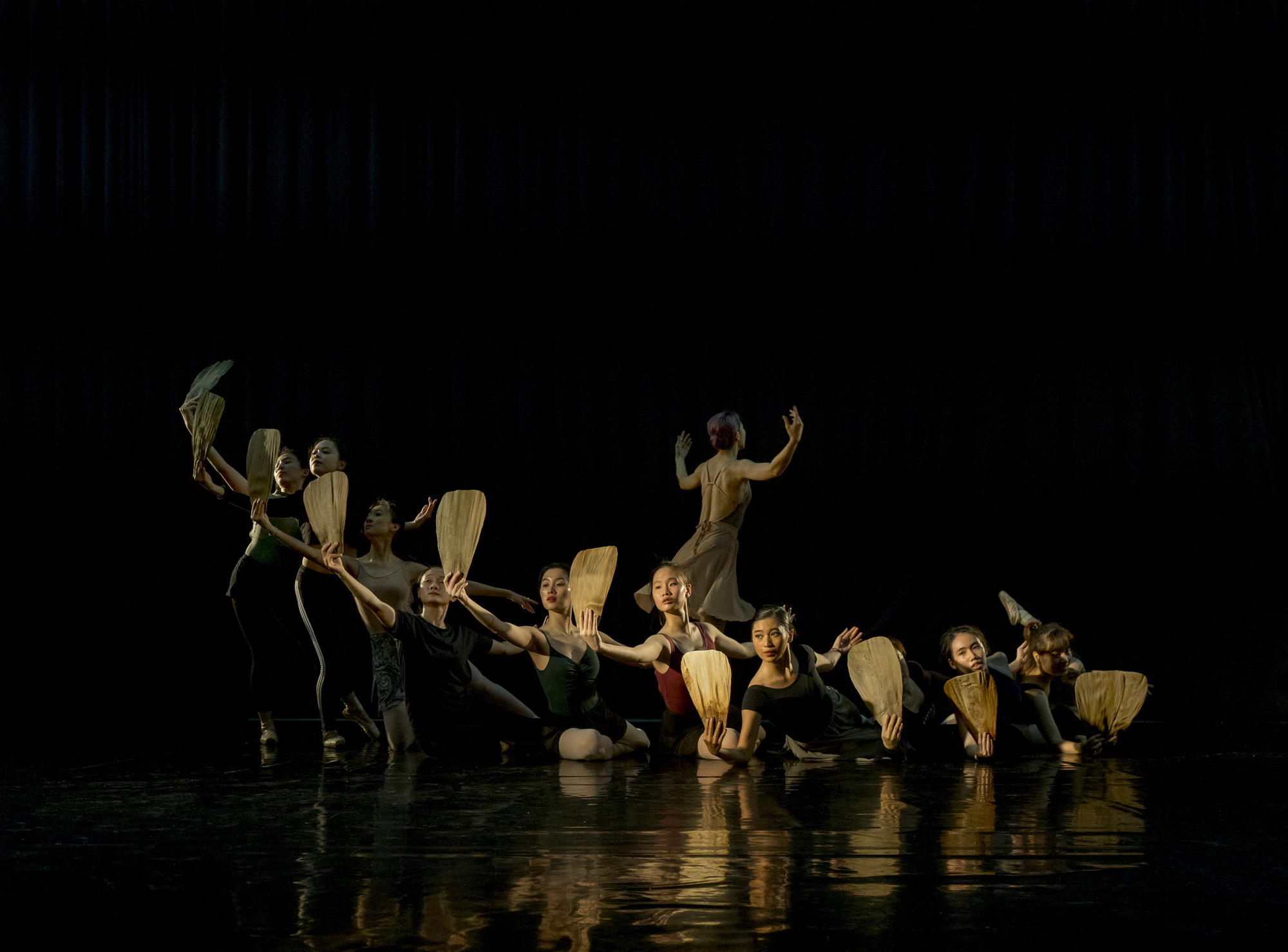 Lần đầu tiên Truyện Kiều được thể hiện bằng nghệ thuật ballet - Ảnh 1.