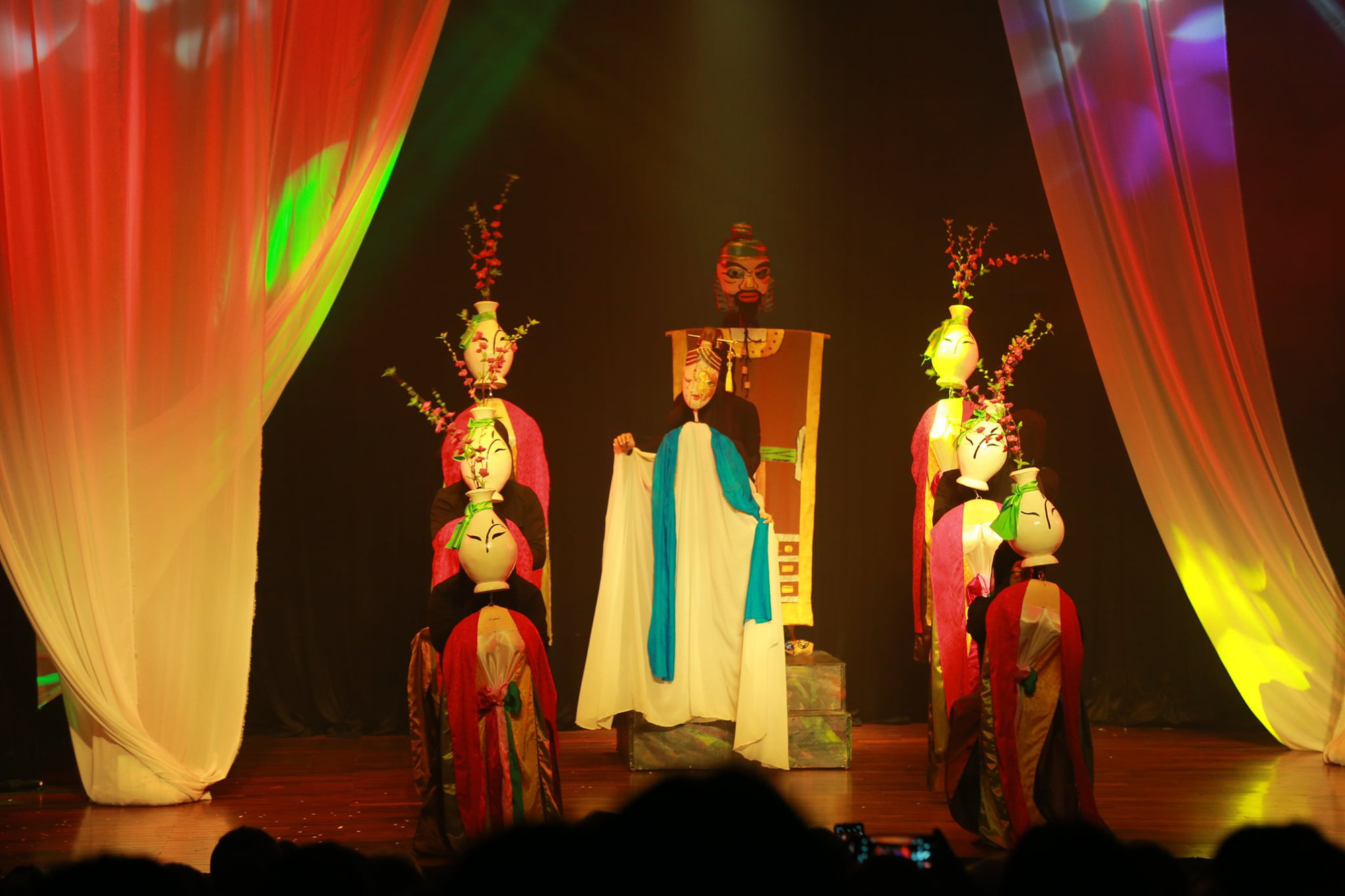 Múa rối “Thân phận nàng Kiều” trên sân khấu Nhà hát Lớn Hà Nội - Ảnh 1.
