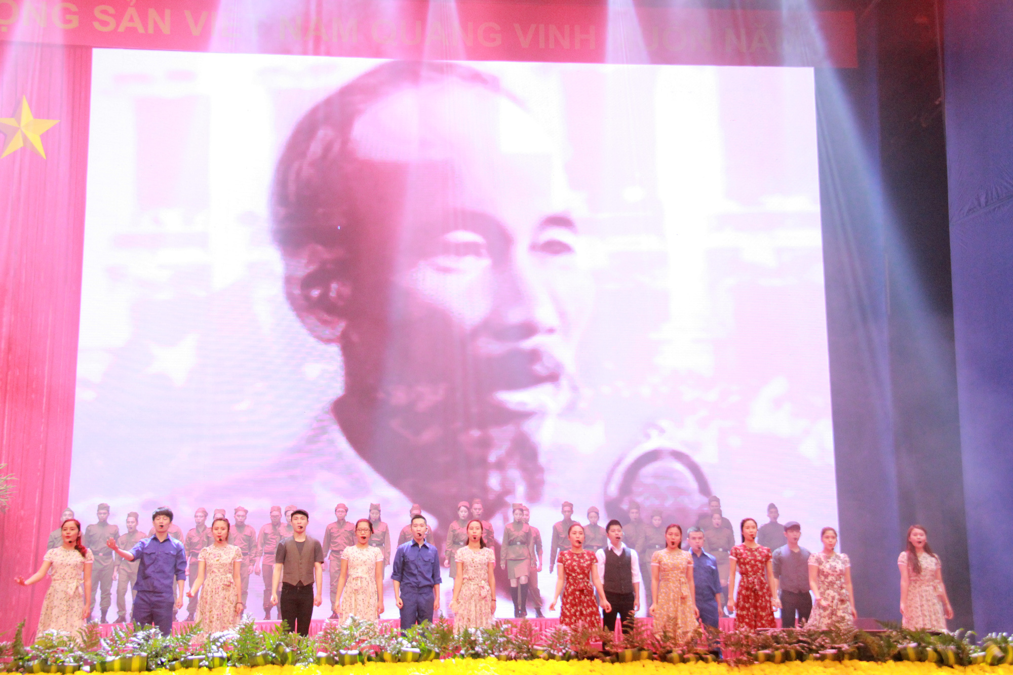 Tuyên truyền về thân thế, cuộc đời, sự nghiệp cách mạng vẻ vang của Chủ tịch Hồ Chí Minh - Ảnh 1.