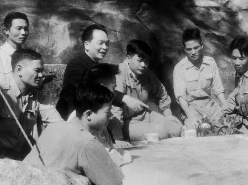 Bác Hồ và Đại tướng Võ Nguyên Giáp trong Chiến dịch Điện Biên Phủ  - Ảnh 5.