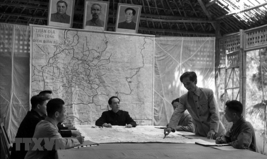 Bác Hồ và Đại tướng Võ Nguyên Giáp trong Chiến dịch Điện Biên Phủ  - Ảnh 6.