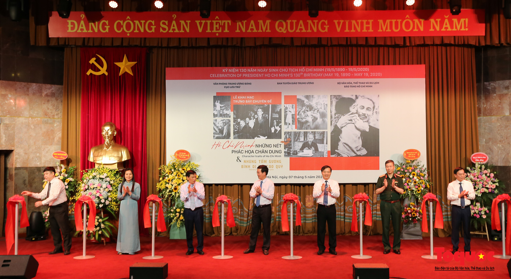 Khai mạc trưng bày chuyên đề: Hồ Chí Minh - Những nét phác họa chân dung; Những tấm gương bình dị mà cao quý  - Ảnh 4.