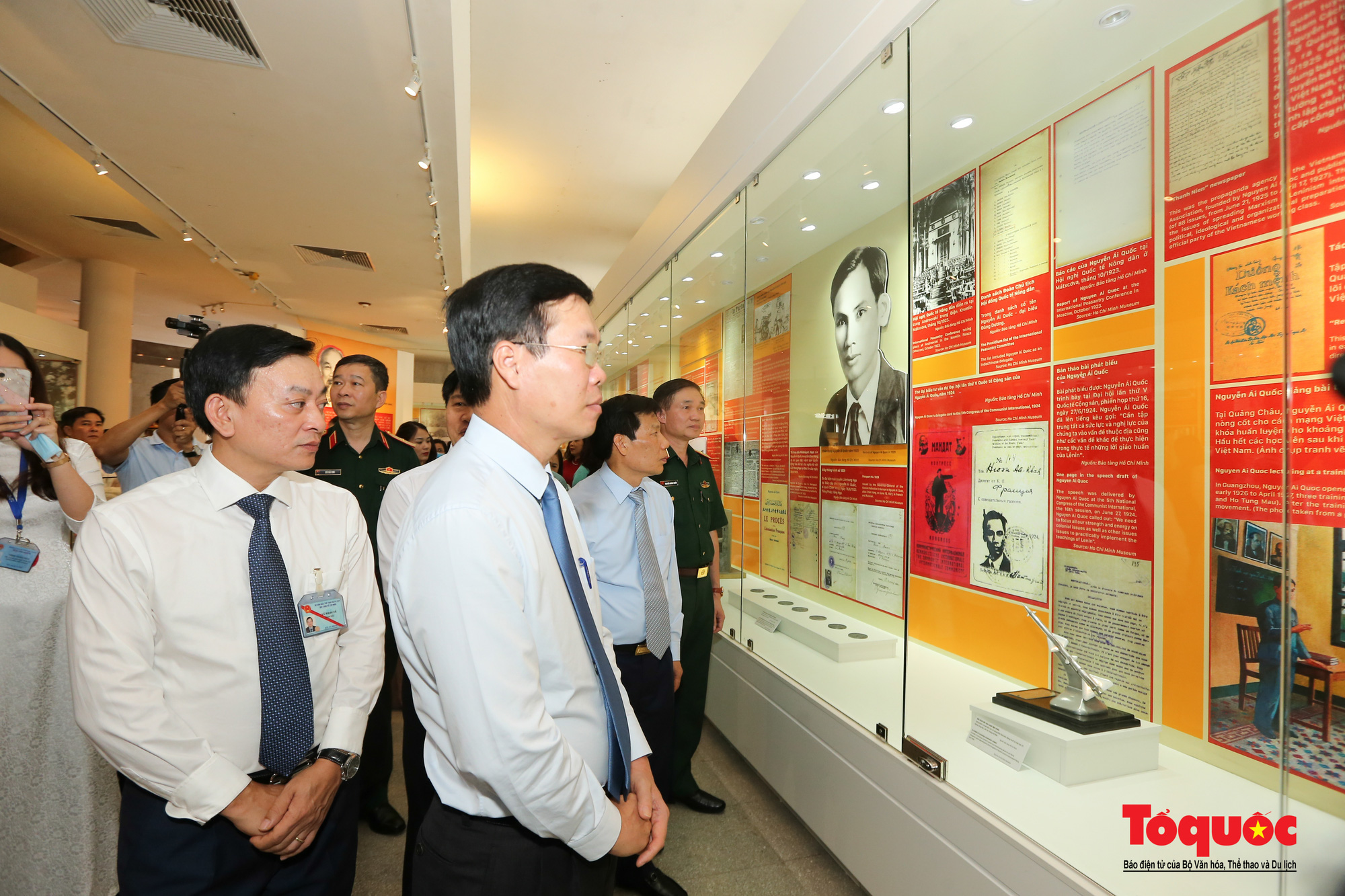 Khai mạc trưng bày chuyên đề: Hồ Chí Minh - Những nét phác họa chân dung; Những tấm gương bình dị mà cao quý  - Ảnh 17.