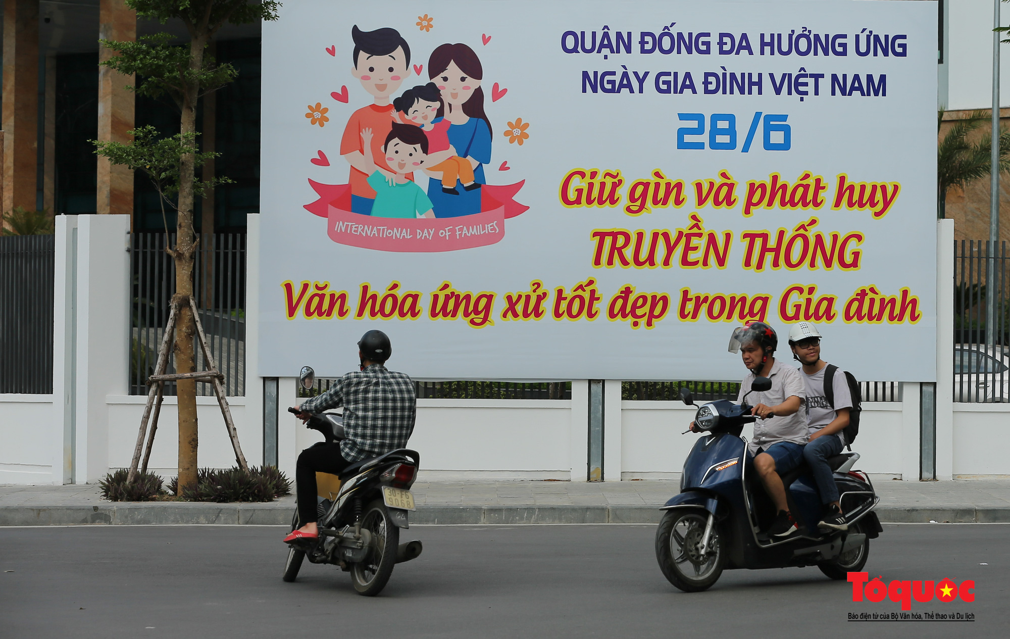 Đẩy mạnh tuyên truyền Ngày Gia đình Việt Nam qua  banner, áp phích cổ động  - Ảnh 1.