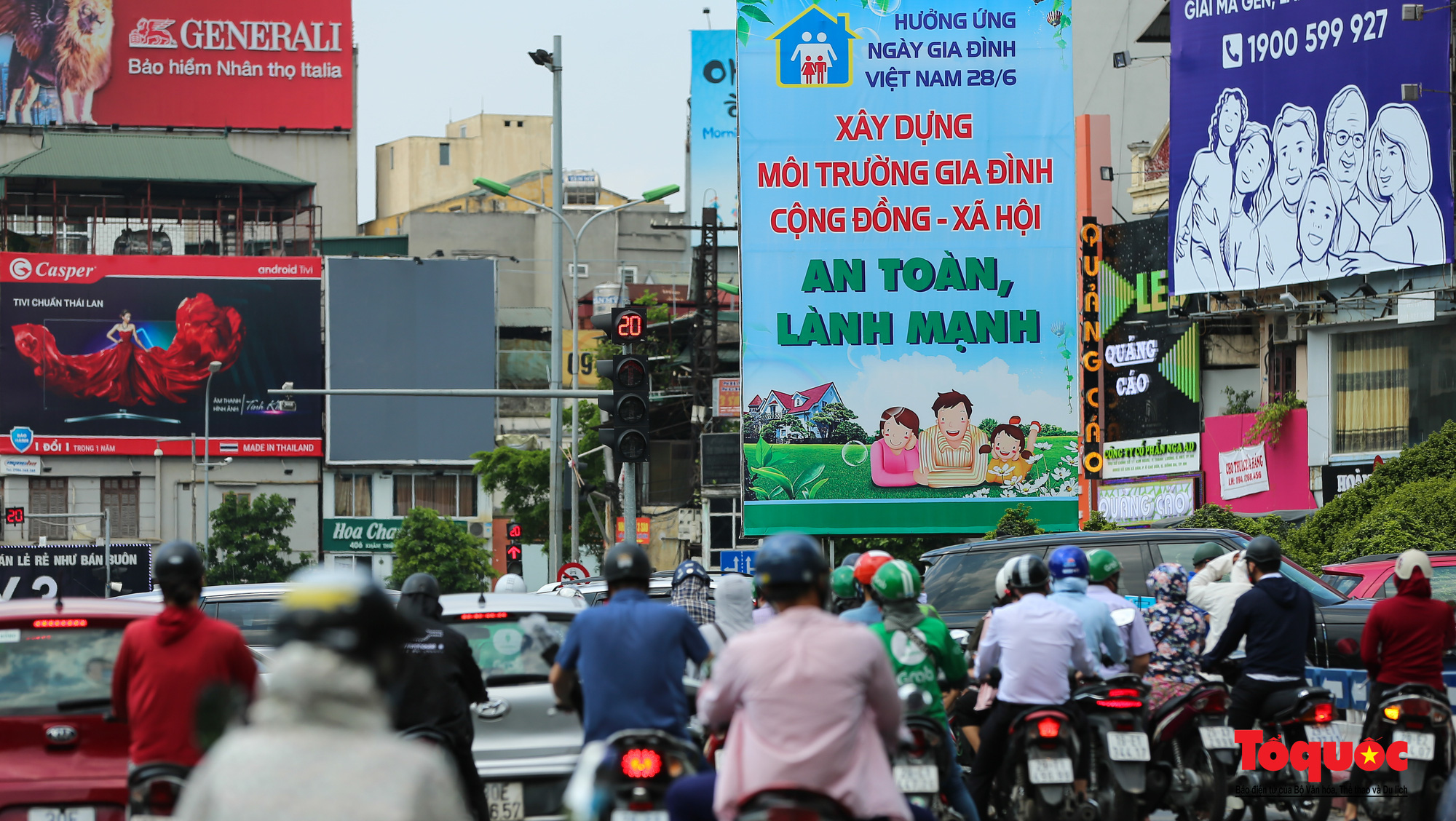 Đẩy mạnh tuyên truyền Ngày Gia đình Việt Nam qua  banner, áp phích cổ động  - Ảnh 2.
