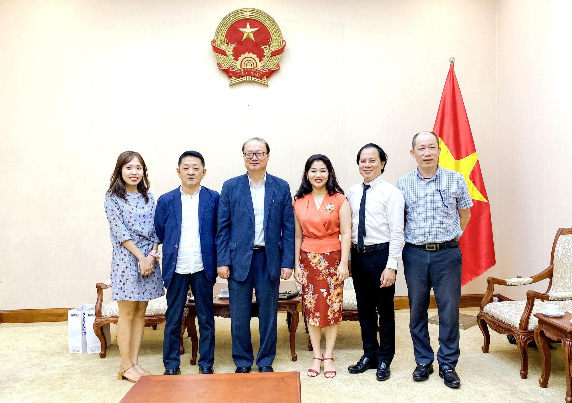 Cục trưởng Cục Hợp tác quốc tế Nguyễn Phương Hòa tiếp Trưởng đại diện Văn phòng KOCCA tại Việt Nam - Ảnh 2.