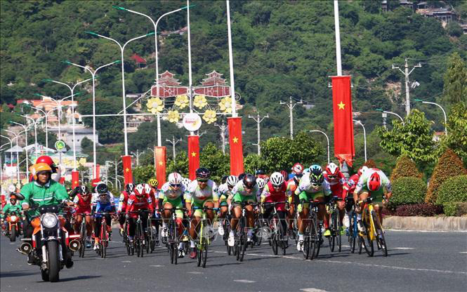 Khởi tranh Giải Xe đạp nữ toàn quốc lần thứ 21 - An Giang năm 2020 - Ảnh 1.