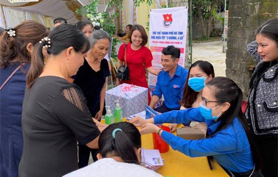 Hà Tĩnh: Đẩy mạnh phòng chống dịch Covid trong việc cưới, việc tang và lễ hội - Ảnh 1.