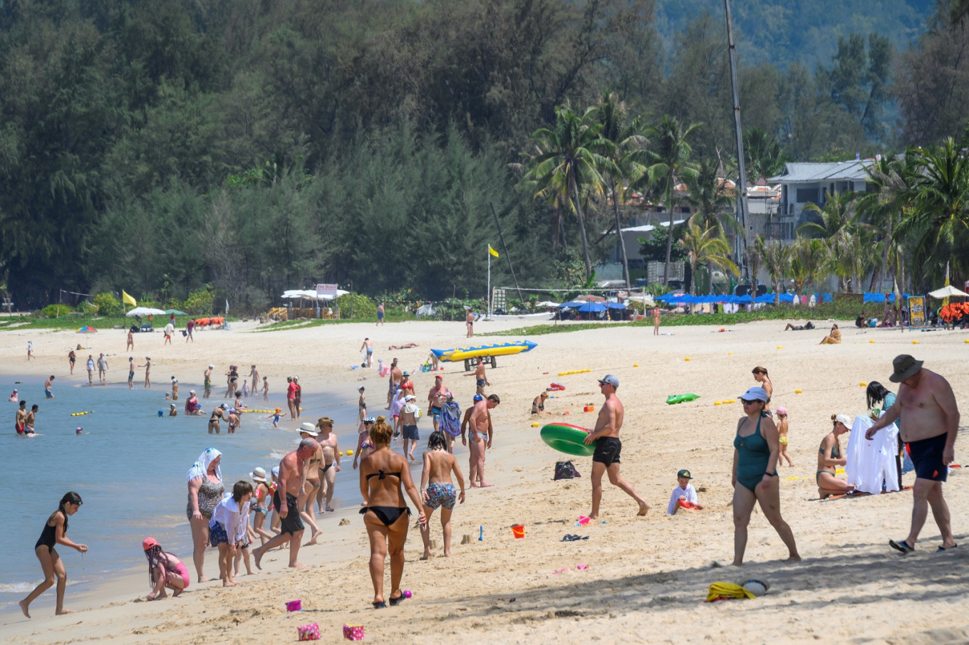 Thái Lan cho phép khách du lịch ở lại dài ngày trên đảo Phuket từ tháng 10 - Ảnh 1.