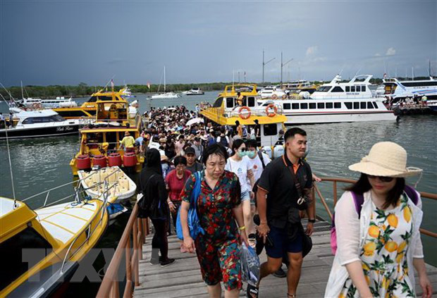 Indonesia hoãn kế hoạch mở cửa &quot;thiên đường&quot; Bali đón khách quốc tế - Ảnh 1.