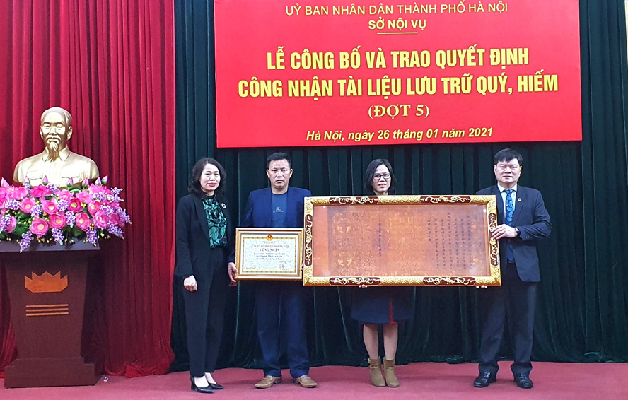 Hà Nội công nhận 1.576 đạo sắc phong là tài liệu lưu trữ quý, hiếm - Ảnh 1.