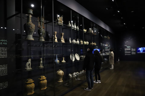 Trưng bày “Dòng chảy gốm sứ văn hóa Việt Nam” tại Bảo tàng quốc gia Gwangju, Hàn Quốc - Ảnh 1.