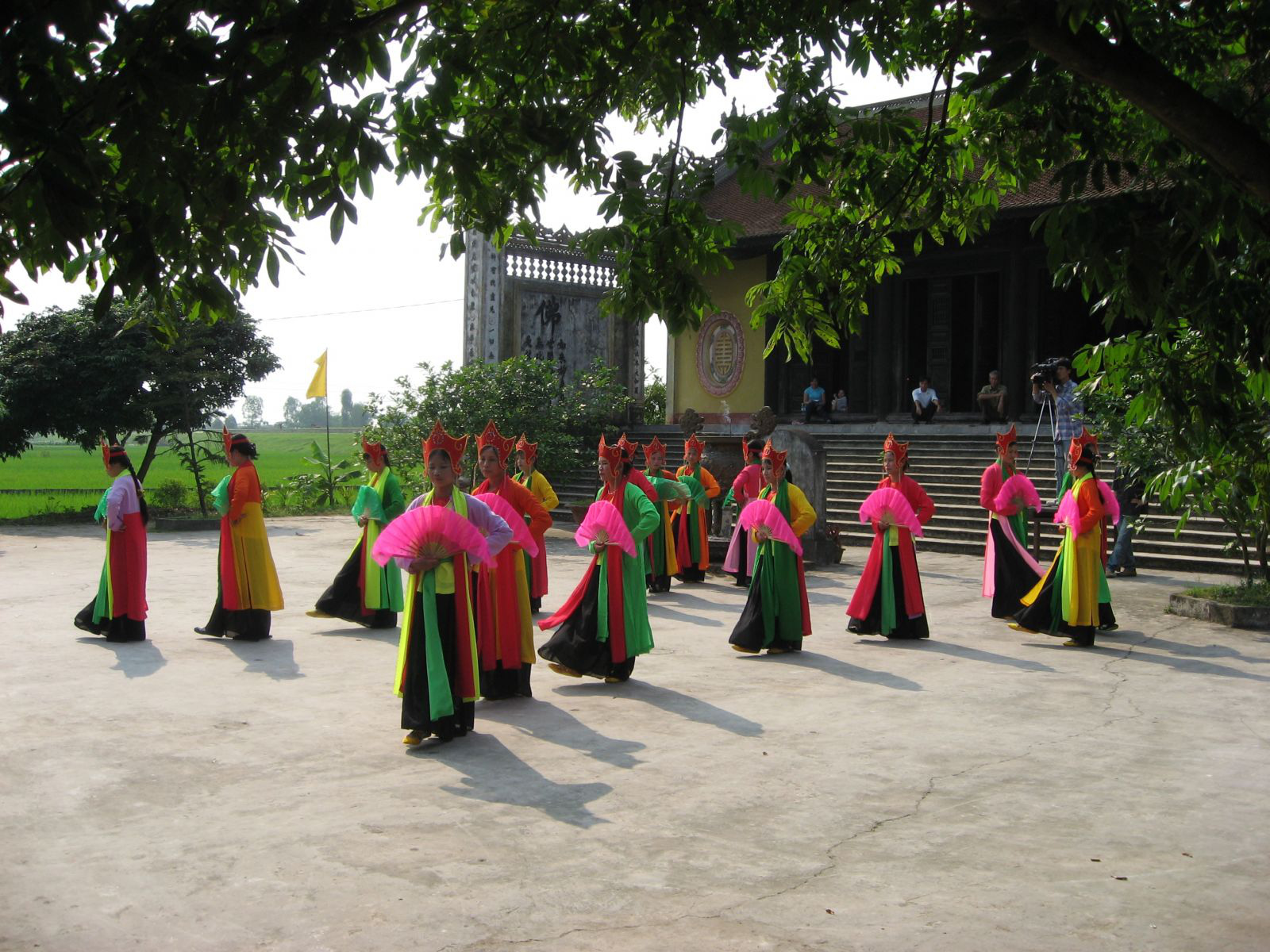 Thái Bình: Phát huy các di sản văn hóa và thiết chế văn hóa ở cơ sở trong xây dựng nông thôn mới - Ảnh 2.