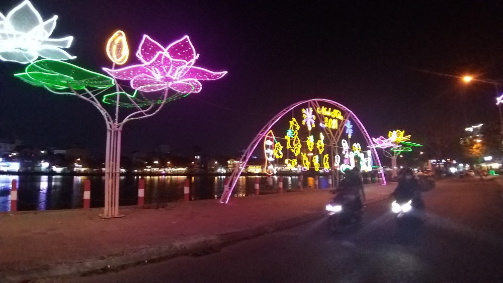 Cần Thơ: Sẽ thí điểm phát triển kinh tế ban đêm tại quận Ninh Kiều - Ảnh 1.