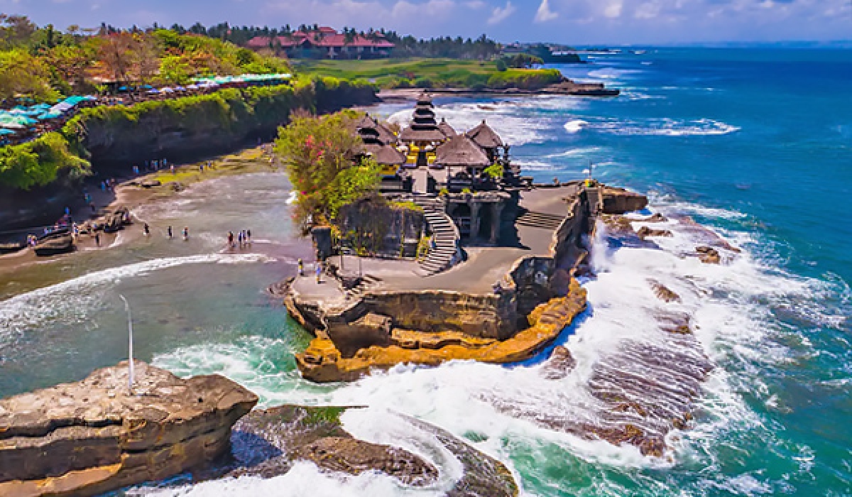 Indonesia mở cửa trở lại hòn đảo du lịch Bali cho du khách từ 19 quốc gia đủ điều kiện - Ảnh 1.