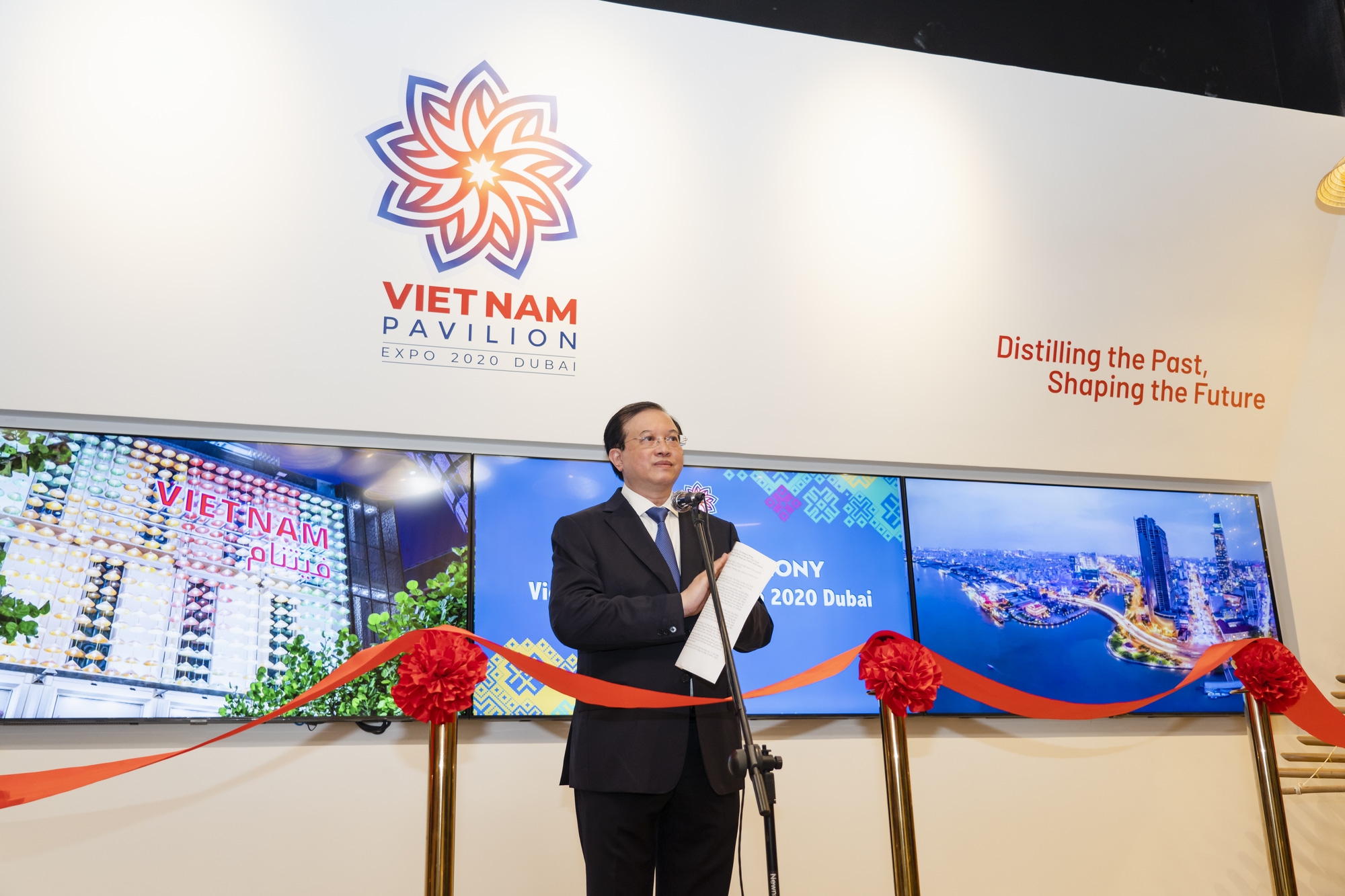 Lễ Khai trương Nhà triển lãm Việt Nam tại EXPO 2020 Dubai - Ảnh 2.