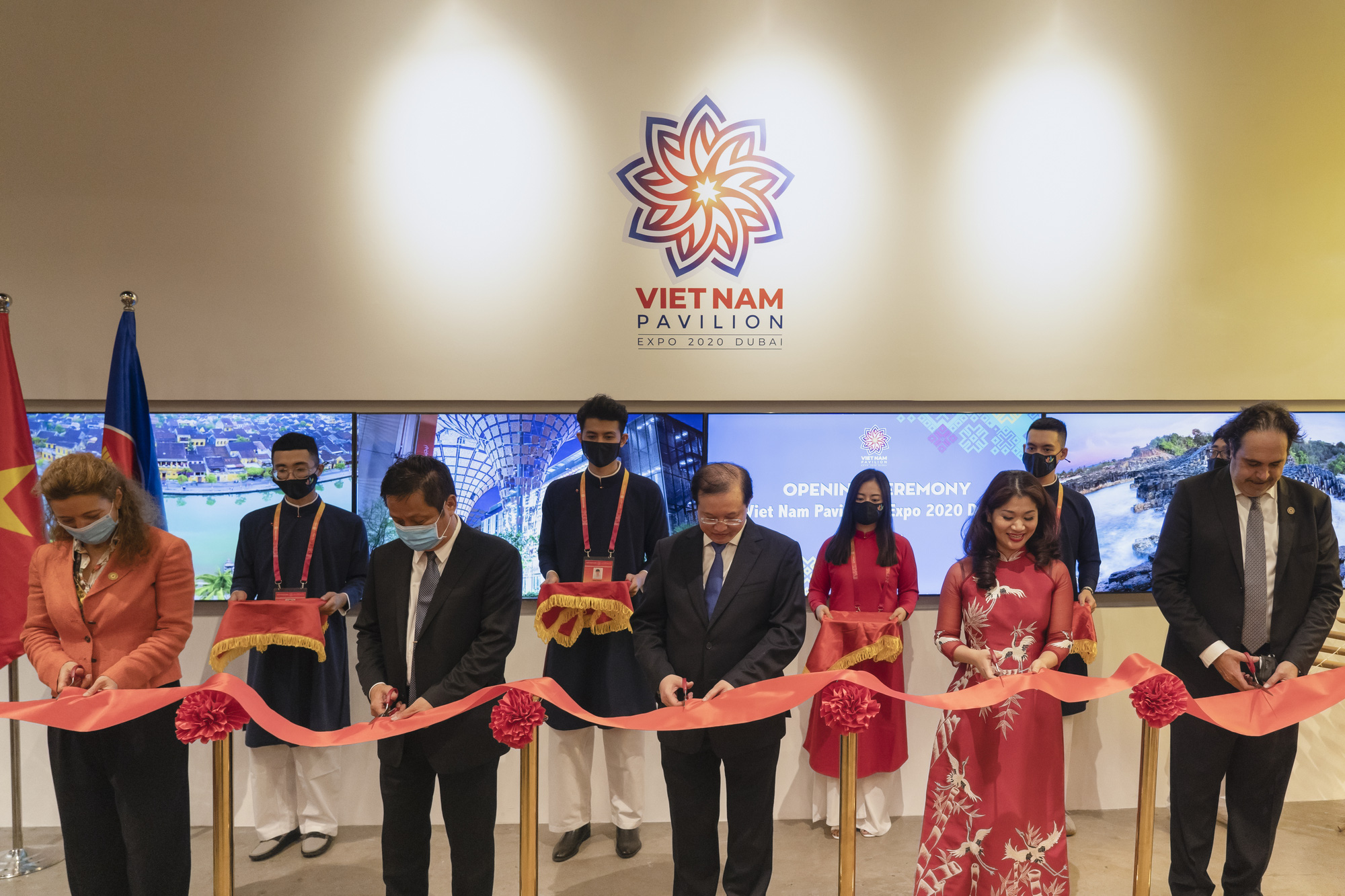 Lễ Khai trương Nhà triển lãm Việt Nam tại EXPO 2020 Dubai - Ảnh 1.