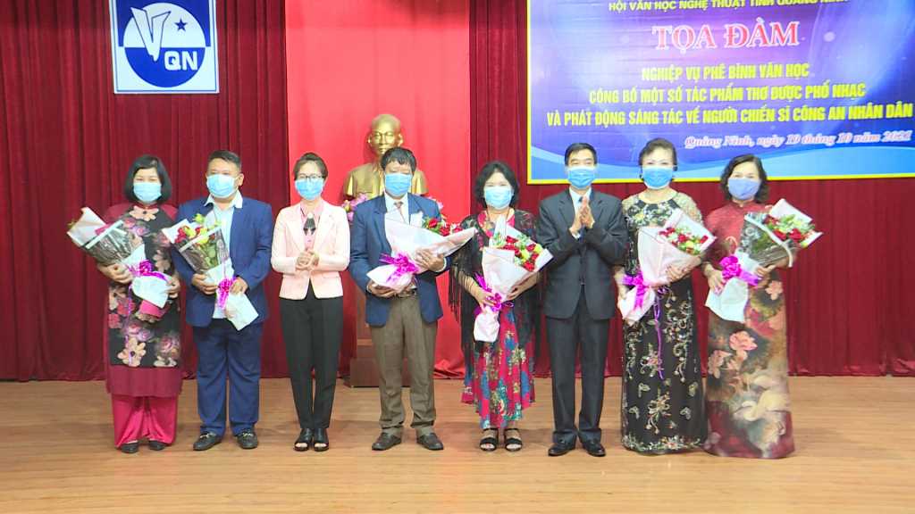 Quảng Ninh: Tọa đàm trao đổi nghiệp vụ lý luận phê bình VHNT - Ảnh 1.