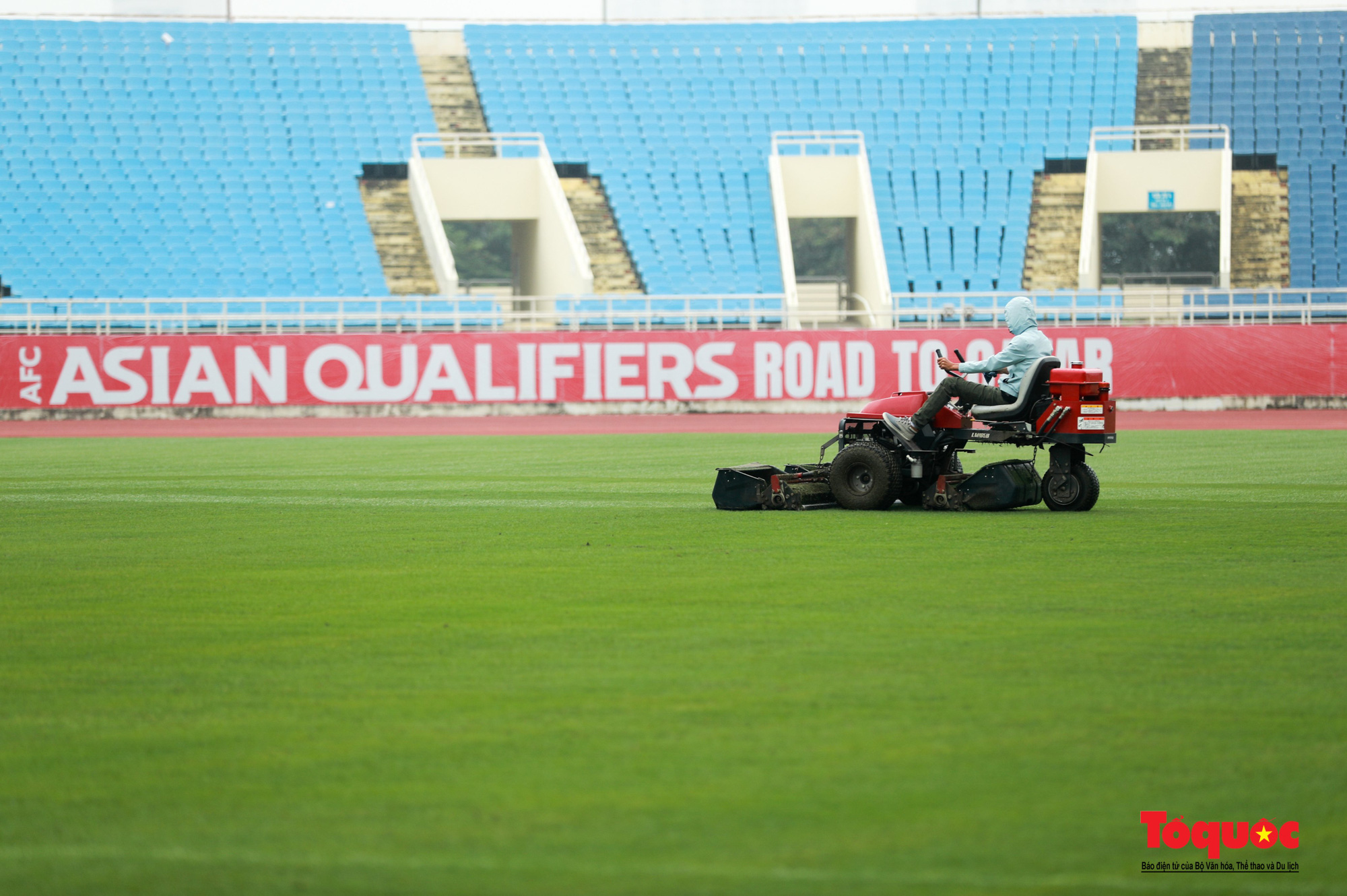 Sân Mỹ Đình khẩn trương hoàn thành mặt sân cỏ, các phòng chức năng trước ngày báo cáo AFC - Ảnh 3.