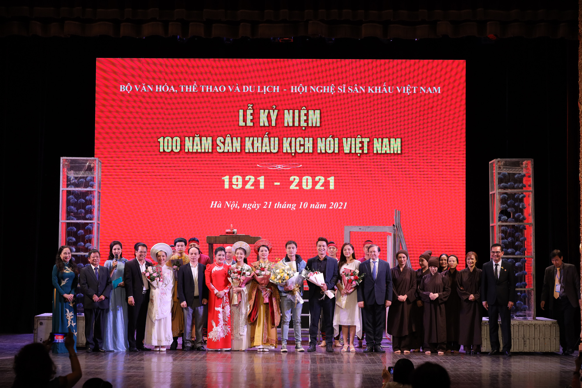 Sân khấu kịch nói tưng bừng kỷ niệm 100 năm truyền thống - Ảnh 3.