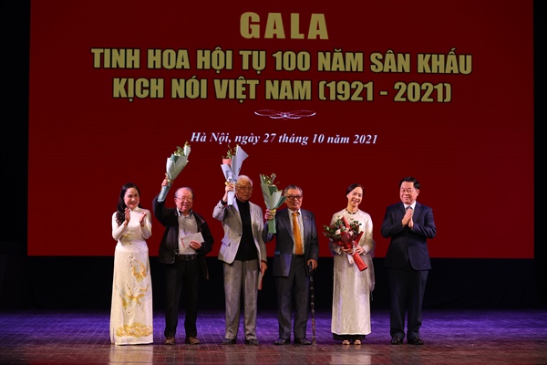 Tinh hoa hội tụ 100 năm sân khấu kịch nói Việt Nam - Ảnh 1.