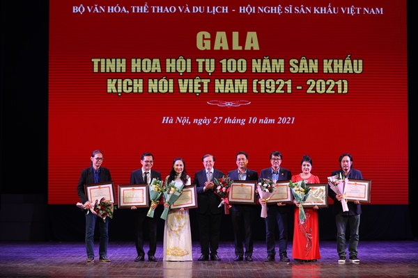 Tinh hoa hội tụ 100 năm sân khấu kịch nói Việt Nam - Ảnh 2.